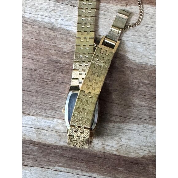 Vintage Seiko  1400-4480 R Womens Gold-Tone Quartz Watch With Textured Band Oval - Picture 6 of 9